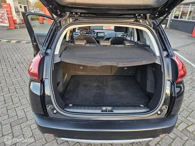 Peugeot 2008 1.2 PureTech GT-Line 2019 Benzine 14