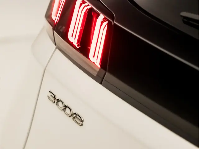 Peugeot 3008 1.6 HYbrid 225 GT 2021 Hybride Benzine 34