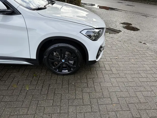 BMW X1 sDrive20i Business Edition Plus 2021 Benzine 9