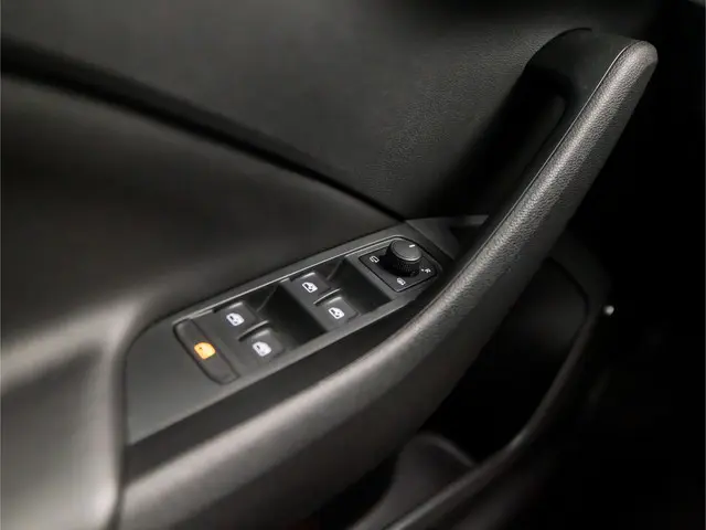 Škoda Kamiq 1.0 TSI Luxury Sport 2021 Benzine 23