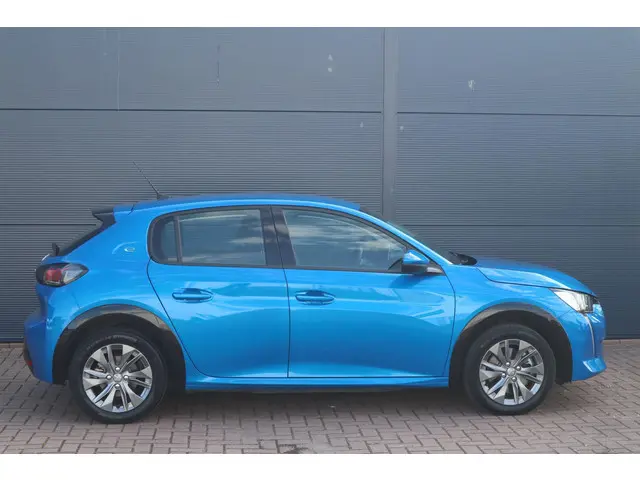 Peugeot e-208 3