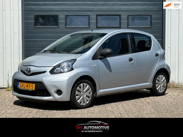 Toyota Aygo 1.0 VVT-i Now 5-deurs / APK 2013 Benzine 1