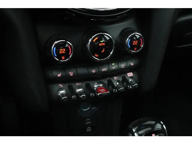 MINI Cooper 1.5 Camden Plus Edition 2023 Benzine 24