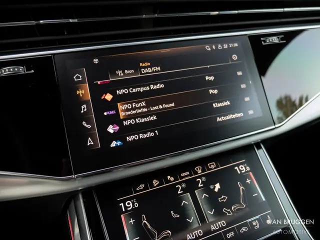 Audi Q8 55 TFSI e quattro S-Line 2021 Hybride Benzine 50