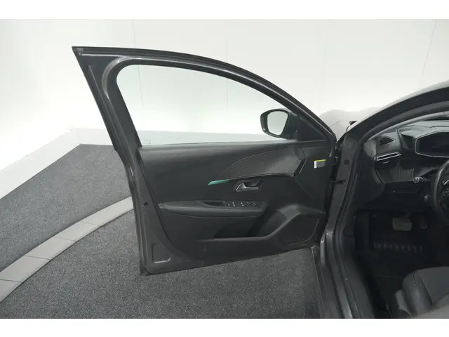 Peugeot 208 PureTech 100 EAT8 Allure 2020 Benzine 67
