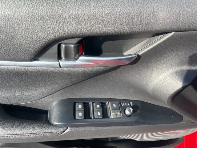 Toyota Camry 2.5 Hybrid Business + 2021 Hybride Benzine 10