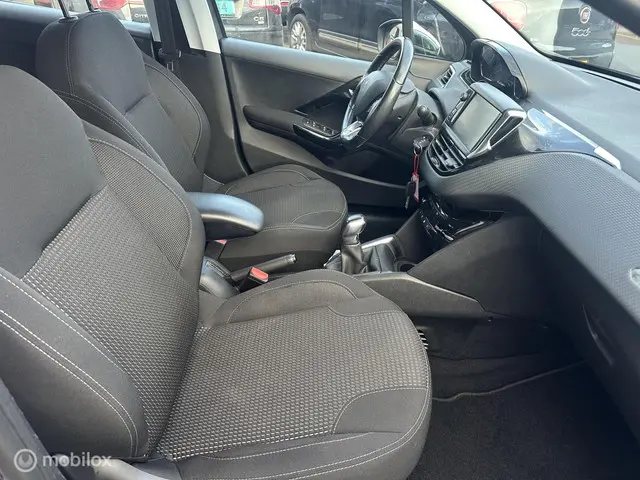 Peugeot 208 1.2 PureTech Allure 2017 Benzine 10