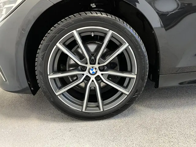 BMW 3 Serie 320i Luxury High Executive 2020 Benzine 39