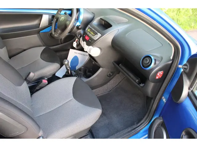 Toyota Aygo 1.0 VVT-i Comfort *LED *AIRCO 2013 Benzine 10