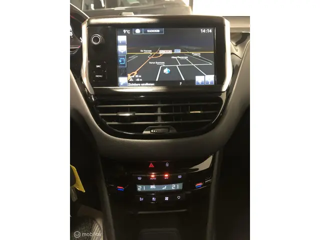 Peugeot 208 1.2 PureTech Blue Lease Premium 2015 Benzine 11