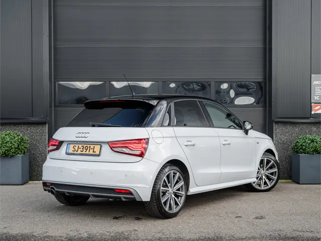 Audi A1 Sportback 1.0 TFSI S-Line 2018 Benzine 4