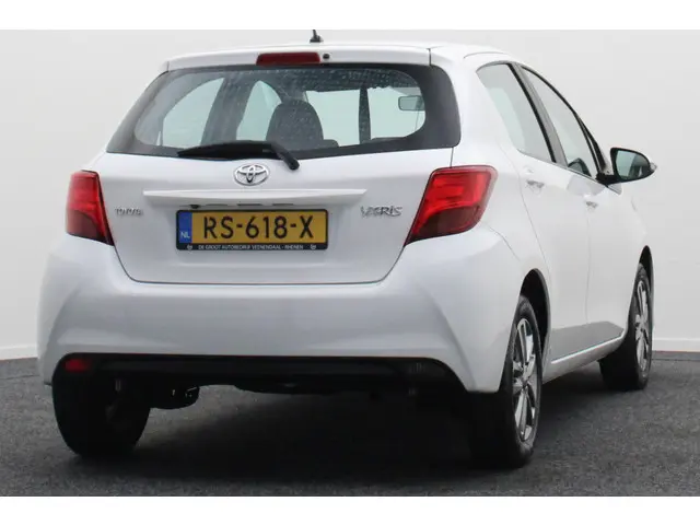 Toyota Yaris 1.3 VVT-i Lounge 2015 Benzine 18