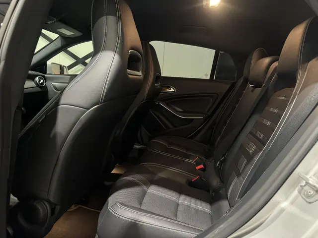 Mercedes-Benz CLA Shooting Brake 180 Urban 2017 Benzine 9
