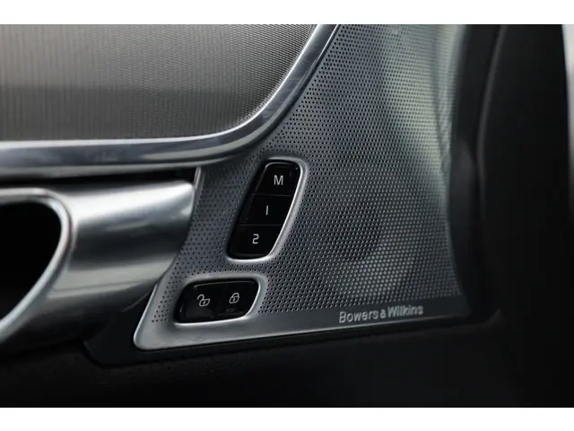 Volvo V90 2.0 T8 Recharge R-Design 2022 Hybride Benzine 7