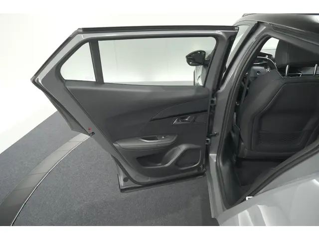 Peugeot e-2008 EV GT 50 kWh 2025 Elektrisch 63