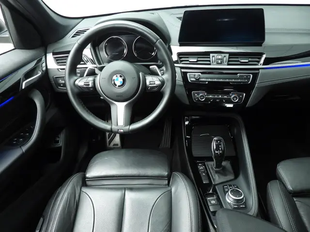 BMW X1 sDrive20i High Executive 2020 Benzine 23