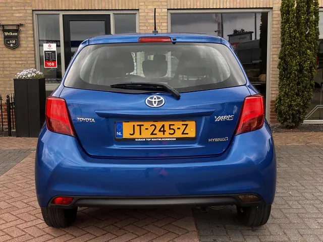 Toyota Yaris 1.5 Hybrid Now 2016 Hybride Benzine 8