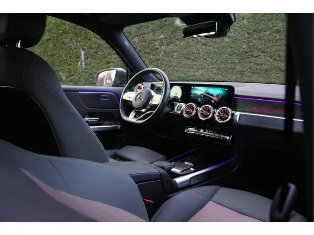 Mercedes-Benz EQB EQB 300 4MATIC 2022 Elektrisch 3