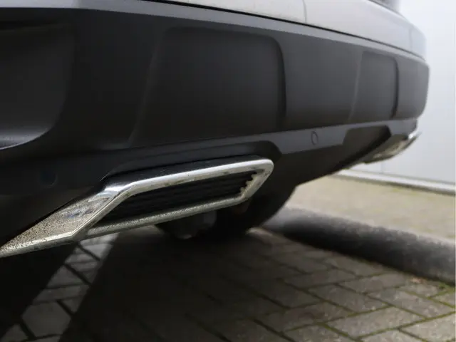 Peugeot 3008 1.6 e-THP Premium 2018 Benzine 16