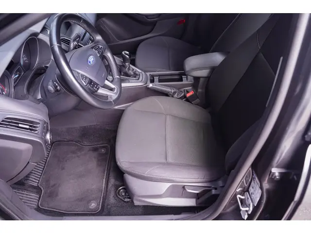 Ford Focus Wagon 1.0 Trend 2016 Benzine 28