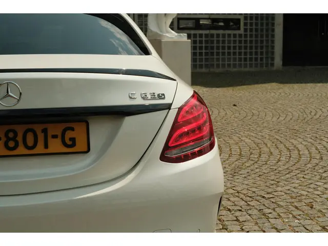 Mercedes-Benz C-Klasse AMG 63 S 2015 Benzine 10