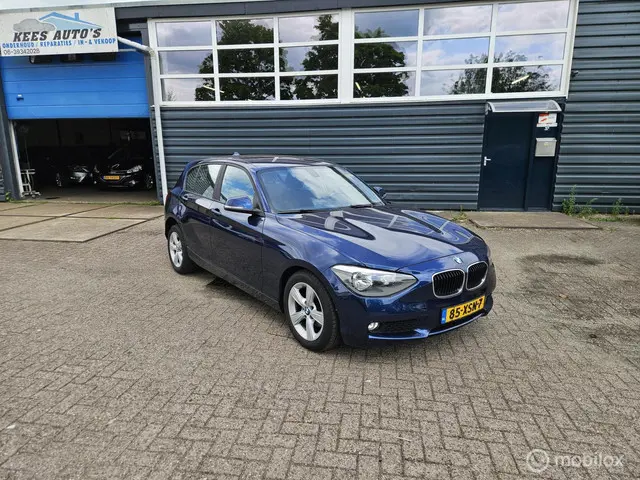 BMW 1 Serie 116i Business 2012 Benzine