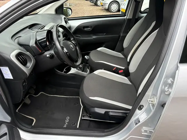 Toyota Aygo 1.0 VVT-i x-now AIRCO 2016 Benzine 6