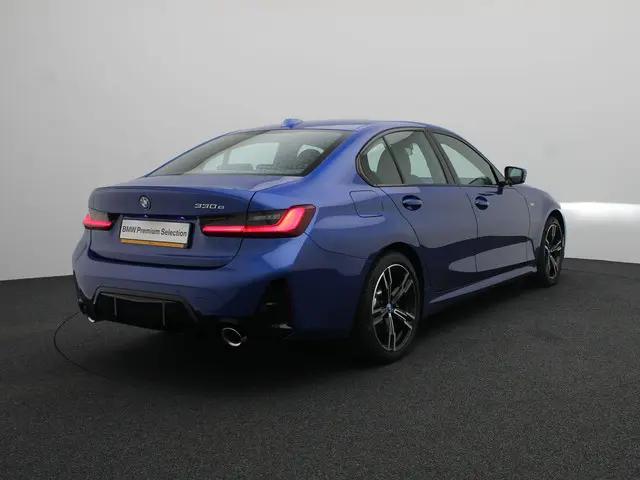 BMW 3 Serie Sedan 330e 2024 Hybride Benzine 2