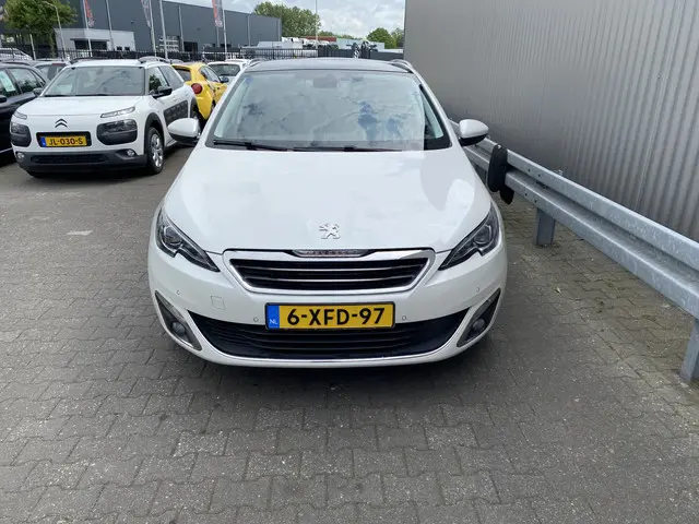 Peugeot 308 SW 1.2 e-THP Première 2014 Benzine 8