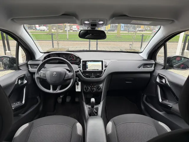 Peugeot 208 1.2 PureTech Blue Lease 2016 Benzine 14