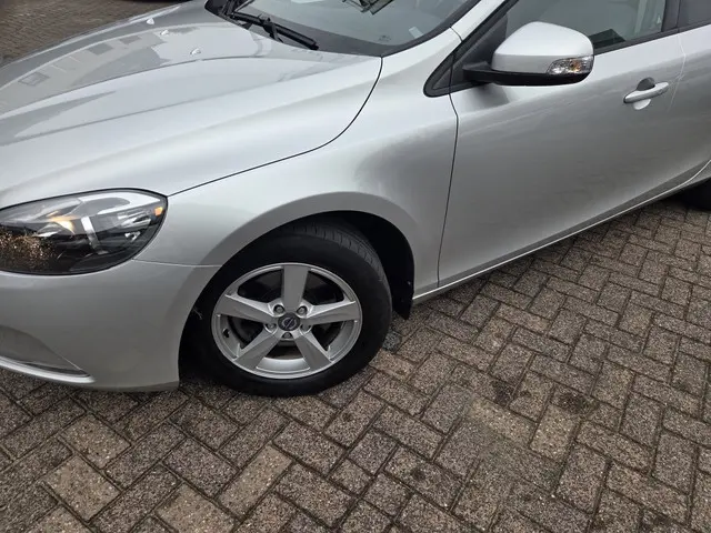 Volvo V40 1.6 T3 Kinetic 2012 Benzine 25