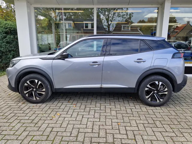 Peugeot 2008 1.2T 130pk Allure Pack 2023 Benzine 9