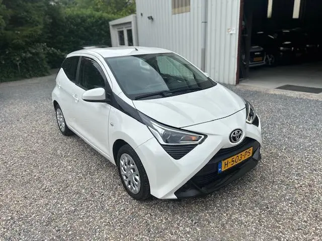 Toyota Aygo 1.0 VVT-i x-play 2020 Benzine 4