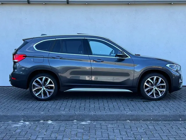BMW X1 sDrive18i High Executive Edition 2020 Benzine 26
