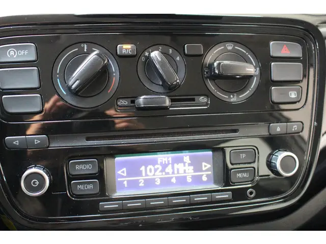 Volkswagen up! 1.0 move up! BlueMotion 2015 Benzine 8