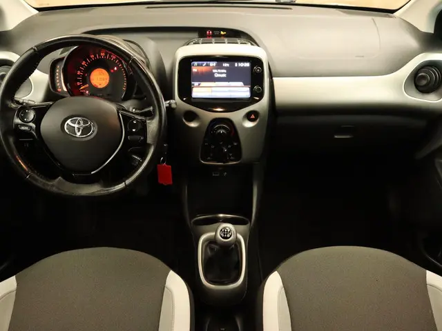 Toyota Aygo 1.0 VVT-i x-play 2015 Benzine 16