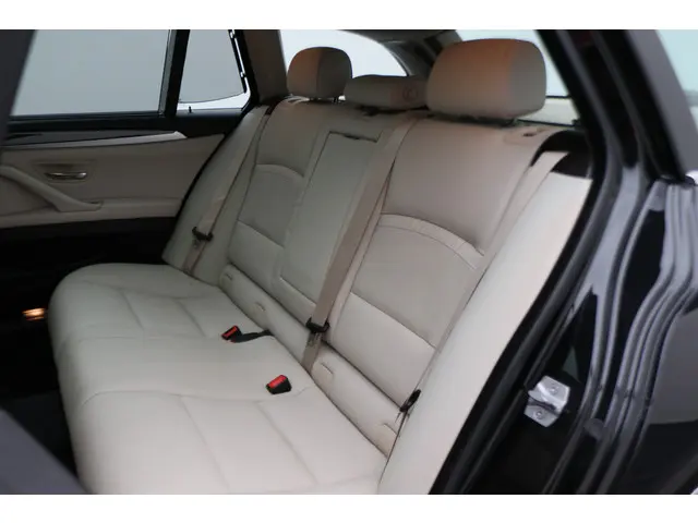 BMW 5 Serie Touring 535i Luxury Edition 2016 Benzine 14
