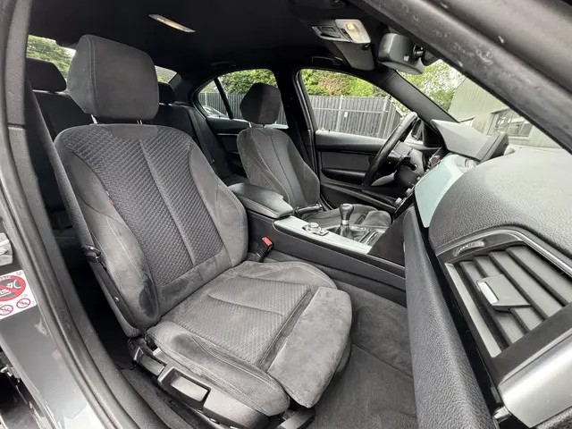 BMW 3 Serie 318d M Sport High Executive 2016 Diesel 7