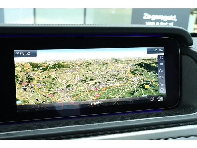 Mercedes-Benz G-Klasse 500 2023 Benzine 23