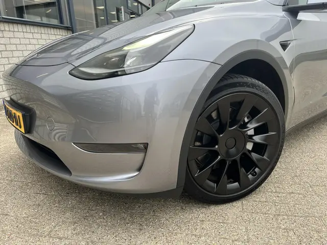 Tesla Model Y Long Range AWD 75 kWh 2023 Elektrisch 39