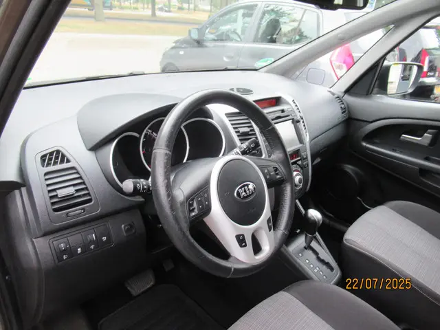 Kia Venga 1.6 CVVT ExecutiveLine 2013 Benzine 14