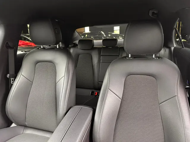 Mercedes-Benz CLA 180 Luxury Line 2022 Benzine 25