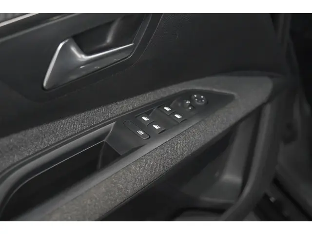 Peugeot 5008 PureTech 130 EAT8 Active Pack 2023 Benzine 25
