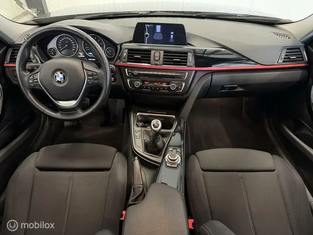 BMW 3 Serie Touring 316i Business 2013 Benzine 10