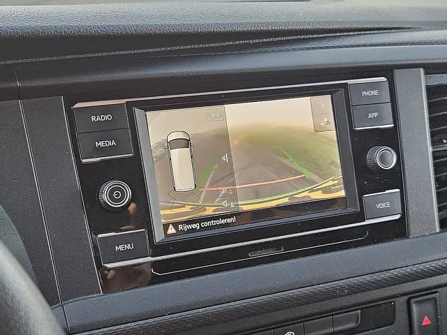 Volkswagen Transporter 2.0 TDI 2021 Diesel 18