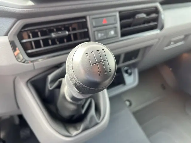 Volkswagen Crafter 35 2.0 TDI L4H3 2024 Diesel 17