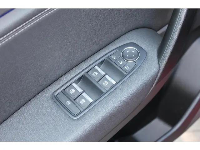 Renault Captur 1.3 EDC 140 Intens AUTOMAAT 2023 Benzine 25