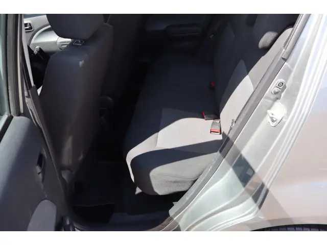 Suzuki Splash 1.0 VVT Base, Trekhaak. 2012 Benzine 13