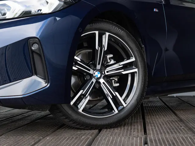 BMW 3 Serie Sedan 318i 2025 Benzine 16