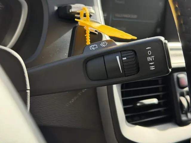 Volvo V40 1.6 T3 Kinetic 2013 Benzine 26